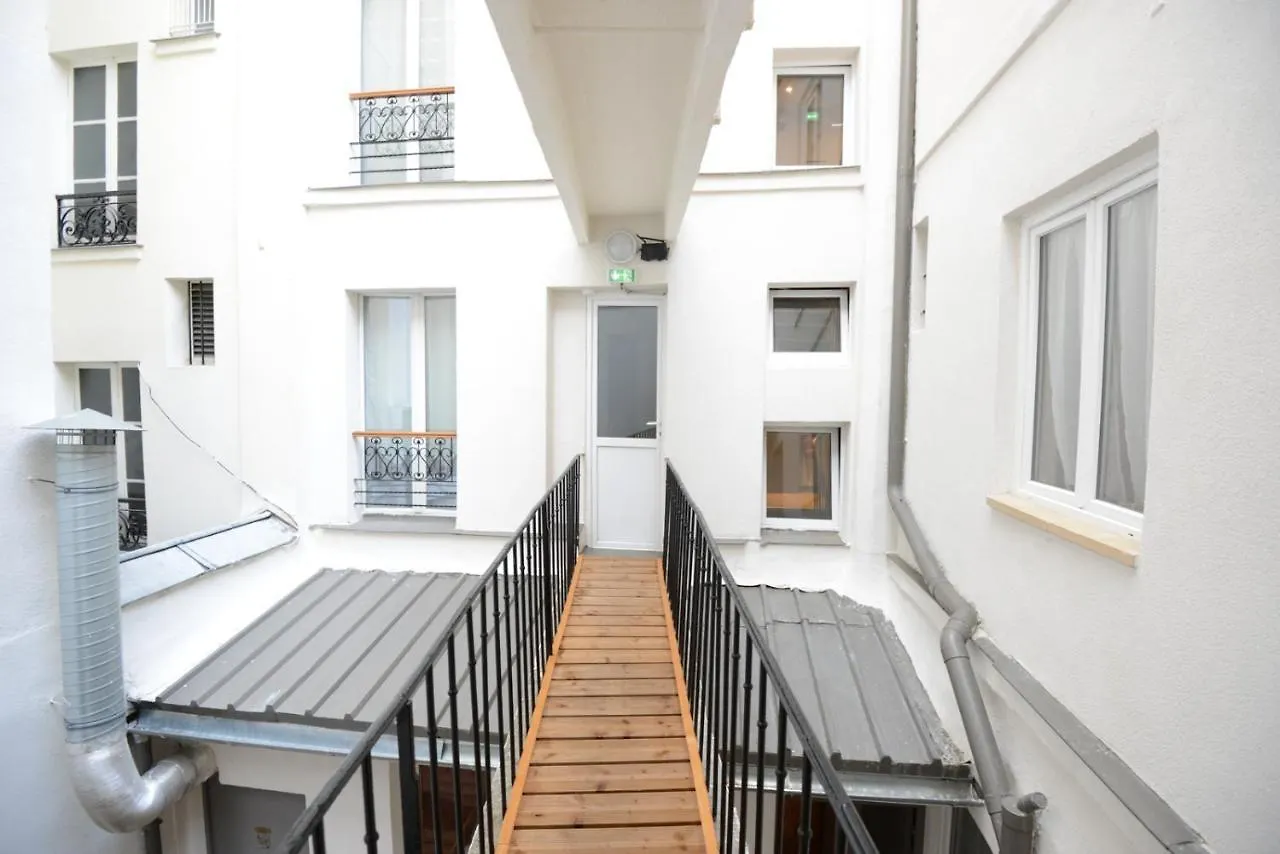 Lafayette Hotel Paris 2*,